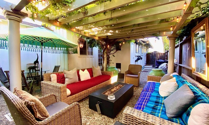 Lower State House | Perfect cozy and comfortable getaway two blocks from Oldtown State Street!