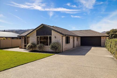 Lowburn House | Perfect Cromwell Family Getaway