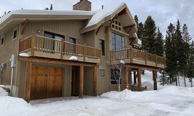Big Sky House | Perfect Family GetAway! Ski-in-Ski-Out Home, Cowboy Heaven