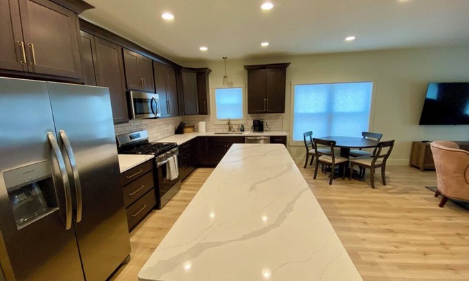 Northeast South Bend House | Perfect Football Weekend Getaway – Spacious 4-Bedroom Home Near Notre Dame!