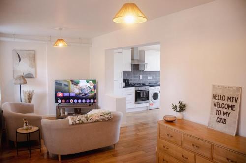 East Walworth Apartment | Perfect for 4 - 2 Bedroom 2 Bathroom Apartment Bermondsey, Tower Bridge, London Eye