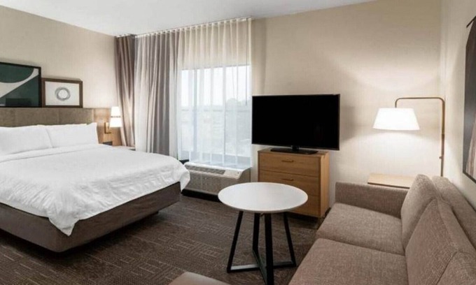 Flowood House | Perfect for Corporate Travelers w/ Workspace!