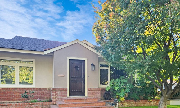 Winters House | Perfect for Family or Group Stay! Walk to Downtown + Easy Checkout