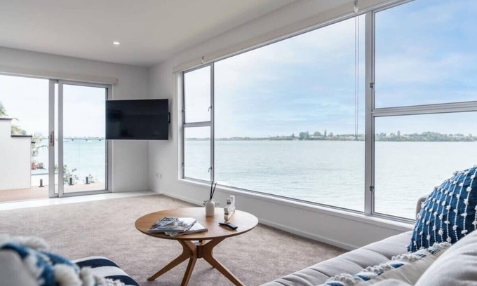 Tauranga House | Perfect for Large Groups: Waterfront Getaway with Private Beach