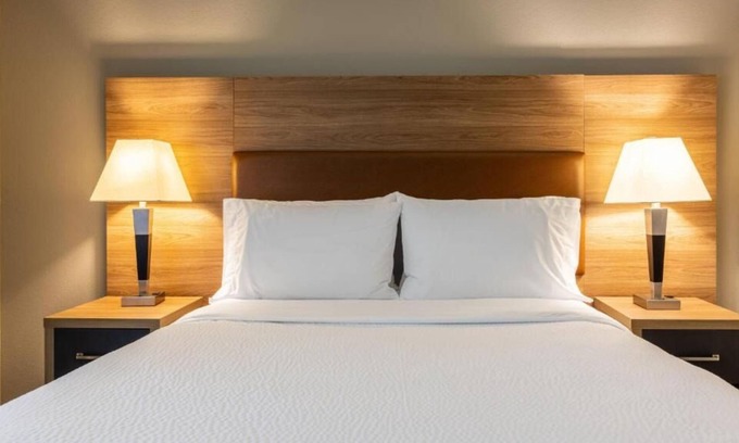 Okatie House | Perfect for Spending Quality Downtime, 2 Rooms, Minutes to Savannah Beach!