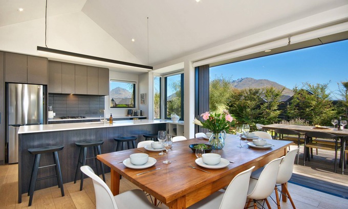 Kawarau Falls House | Perfect for your skiing & golfing holidays or getting away with the family