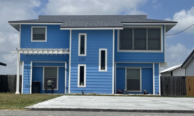 Palm Harbor House | Perfect GetawaY at Beach Bliss - Pet Friendly!
