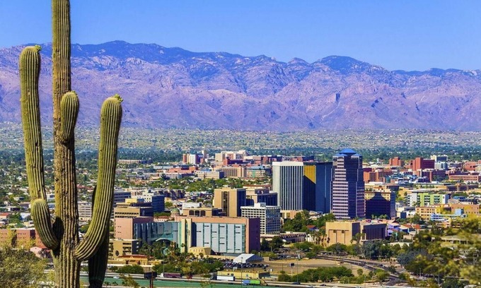 Palo Verde House | Perfect Getaway! Kitchen, Pool, Near Rialto Theatre