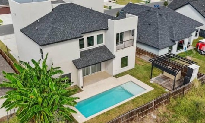 Alamo House | Perfect Getaway! Pool House!