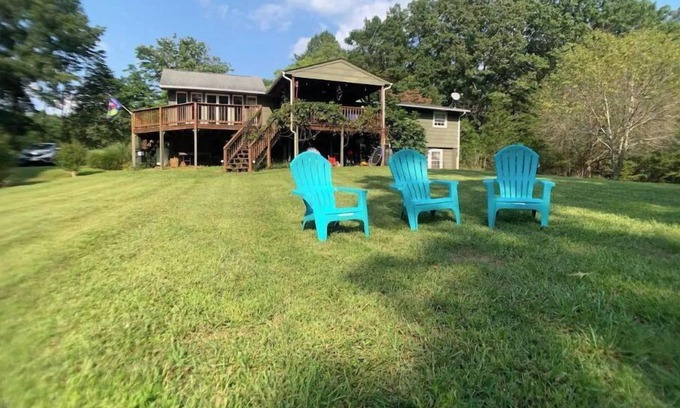 Afton House | Perfect group headquarters for all things Nelson County and Central Virginia