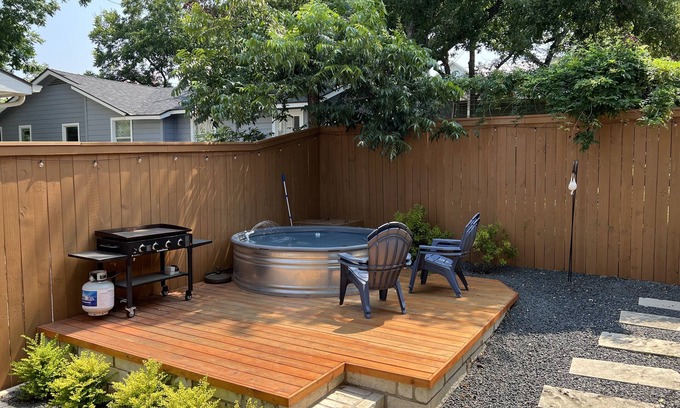 Foster Heights House | Perfect hangout 2-bedroom home with a pool
