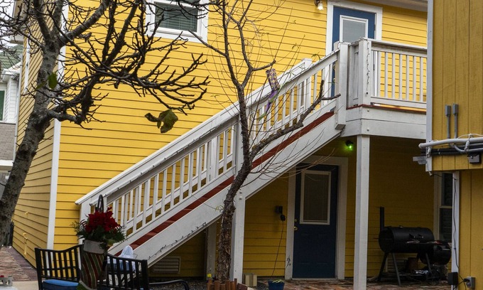 Galveston House | Perfect historic location between beach and strand