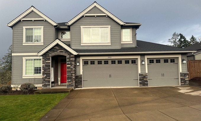 Eugene House | Perfect home away from home! Valley Views & close to town!