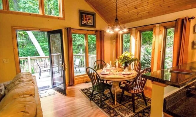 Skyland Cabin | Perfect Honeymoon cabin w/hot tub