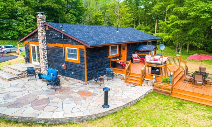 Woodbourne House | Perfect house to Escape to!!! Unique rental with lots of surprises!
