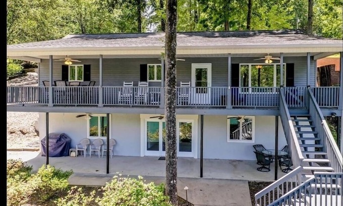 Seneca House | Perfect Keowee Getaway - Close to Clemson & Seneca