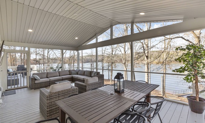 Seneca House | Perfect Lake Hartwell Getaway - Gorgeous Lake Views!