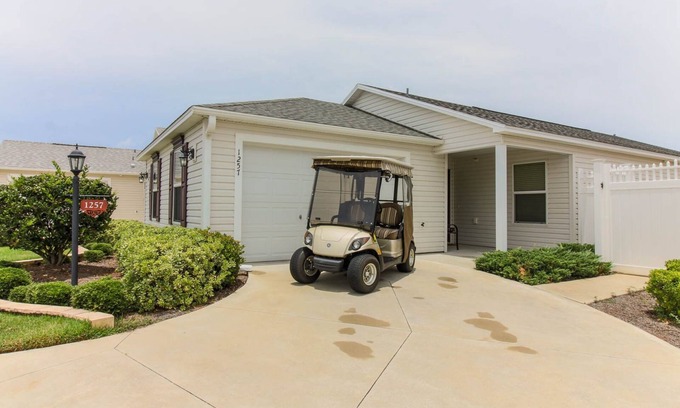 The Villages Villa | PERFECT LOCATION BETWEEN BROWNWOOD AND LAKE SUMTER.