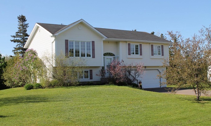 Winsloe House | Perfect Location - 10 Minutes From Downtown Charlottetown