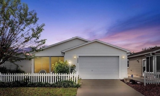 Belvedere House | PERFECT LOCATION-SPACIOUS VILLA W USE OF NEW GOLF CART CLOSE TO SUMTER LANDING.