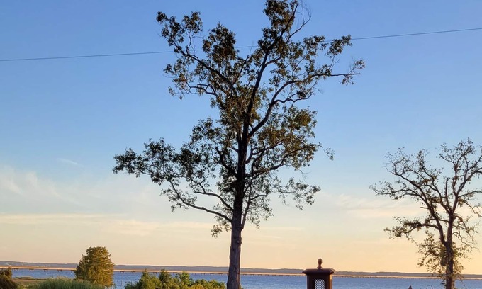 Negreet House | Perfect Location - Toledo Town - Mid Lake @ Pendleton Bridge on Louisiana side