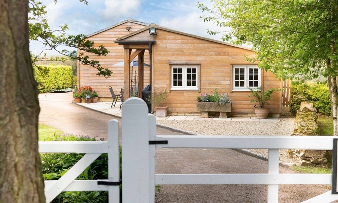 Longborough Cottage | Perfect luxury 2 bedroom holiday home in the Cotswolds - Slade Stables