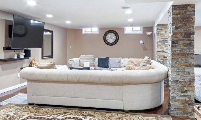 Dearborn Heights House | Perfect middle of everywhere home!