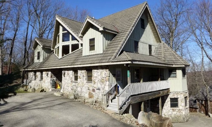 Hidden Valley House | Perfect Mountain Retreat; minutes from all the Laurel Highlands has to offer!