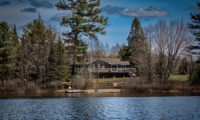 The Archipelago House | Perfect Muskoka 3 Bedroom Waterfront Cottage