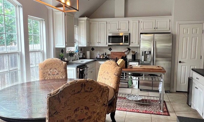 Norman House | Perfect Norman getaway located 10 minutes from stadium and OKC
