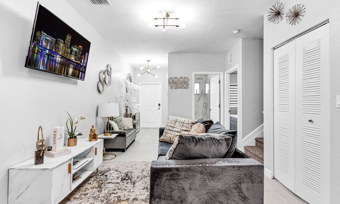 Florida City House | Perfect Oasis (Mint)