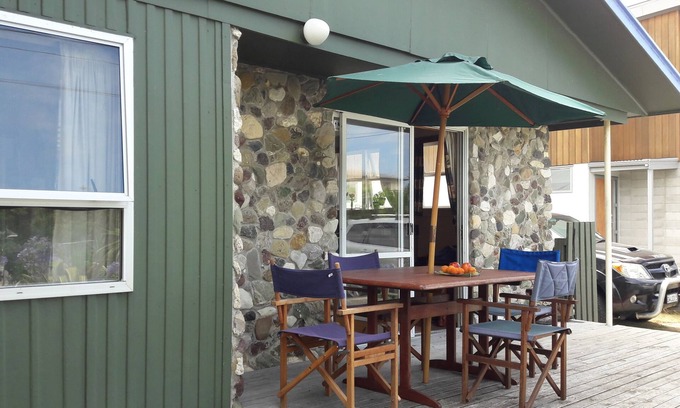 Riversdale Cottage | Perfect old world bach