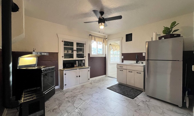 Anaconda House | Perfect One Bedroom Home!