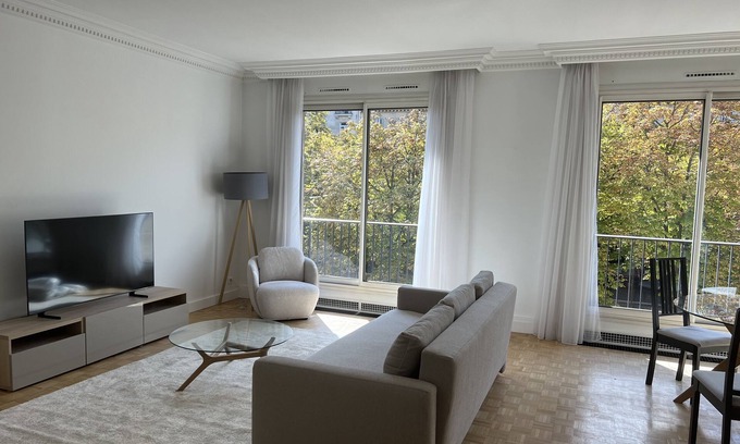 16th Arrondissement Apartment | Perfect parisian luxury stay, modern and confort. 5 minutes to the eiffel tower.