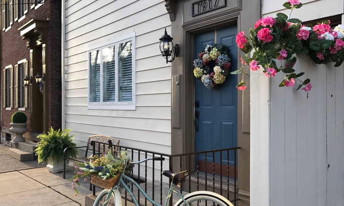 South Side Flats House | Perfect Place and Breakfast Too!