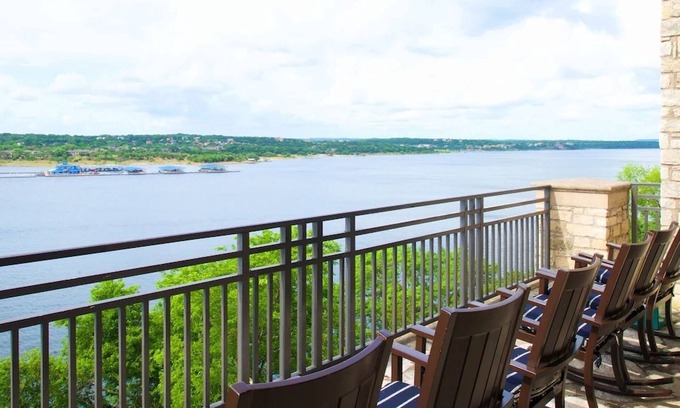 Lakeway Hotel | Perfect Place to Unwind! Outdoor Pool, Onsite Parking!