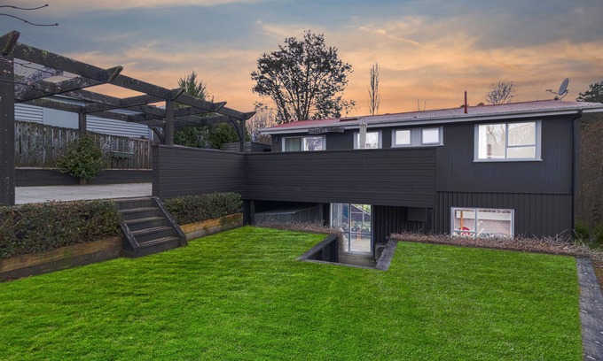 Hanmer Springs House | Perfect Position - Bush Views minutes from pools