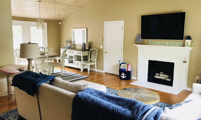 West Chatham House | PERFECT RENOVATED CHATHAM RETREAT! CENTRAL AC, COMFORTABLY SLEEPS 6!