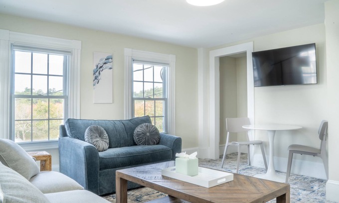 Hampton Hotel | Perfect second floor beachside family suite!