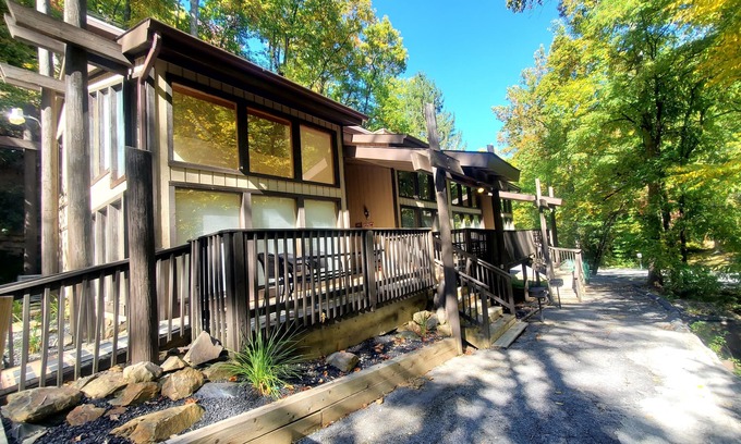 Chalet Village House | Perfect spot for all the skiing enthusiasts out there!