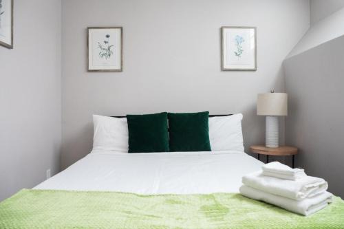 Theatre District Apartment | Perfect Traveling Nurse Housing in Theatre District