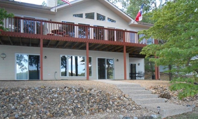 Hot Springs Village House | Perfect Vacation Home With Wifi, Gas Grill, and Boat Dock With Slip - Unit 0962 by Redawning