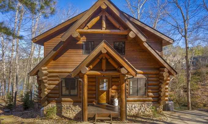 Six Mile House | Perfect Waterfront Lake Keowee Getaway with Hot tub