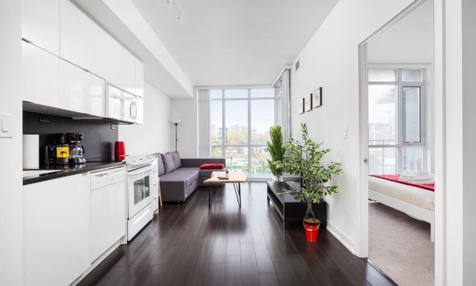 Downtown Toronto Apartment | Perfectly Downtown with FREE PARKING