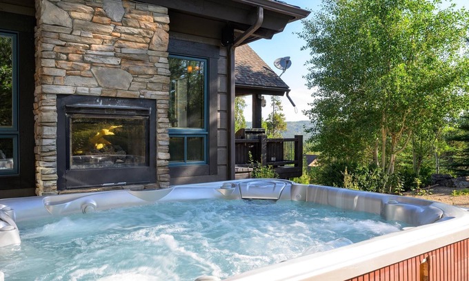 Granby House | Perfectly Private Fairway Lodge | Hot Tub | Dine Al Fresco