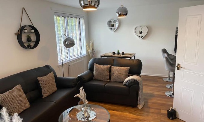 Glasgow Apartment | Perfectly situated luxury 2 bedroom apartment