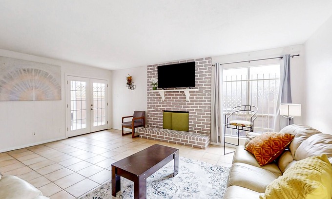 Greater Fondren Southwest House | Perfectly situated townhome with step-free access, W/D, central air, & patio