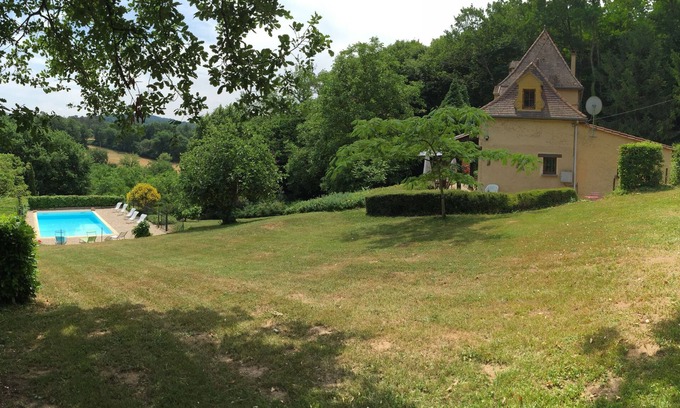 Vitrac House | Périgord house with swimming pool in a real haven of peace of 1 hectare 4*.