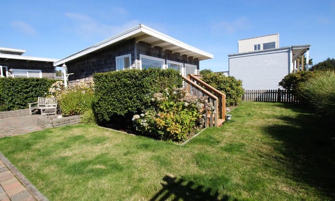 Pacific Beach House | Periwinkle