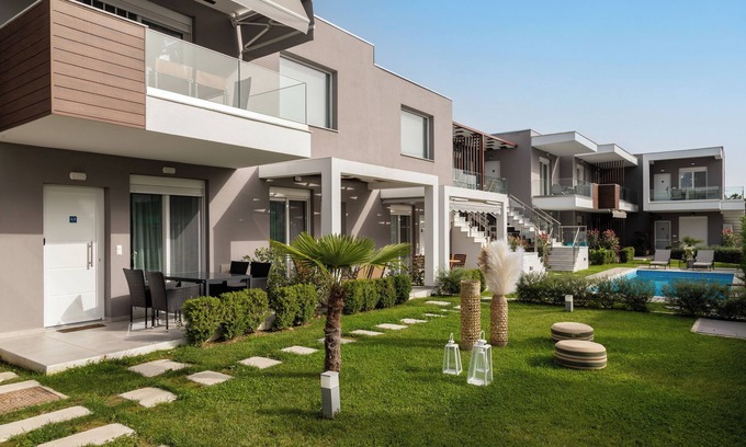 Paralia Ofryniou Apartment | Perla Residential Complex
